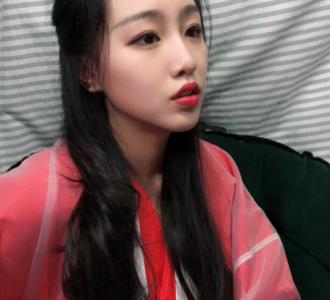 画了一个很不像紫霞仙子的仿妆?