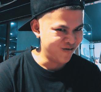 左右左右站着是sb站着吃不着鸡